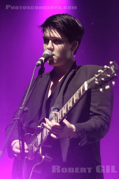 THE XX - 2010-07-03 - BELFORT - Presqu'ile du Malsaucy - Romy Madley Croft